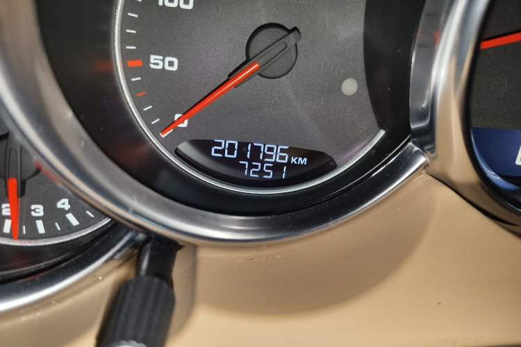 Used Porsche Cayenne 2016 Cayenne 3.0T Odometer Close Up