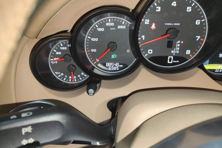 Used Porsche Cayenne 2016 Cayenne 3.0T Odometer Close Up