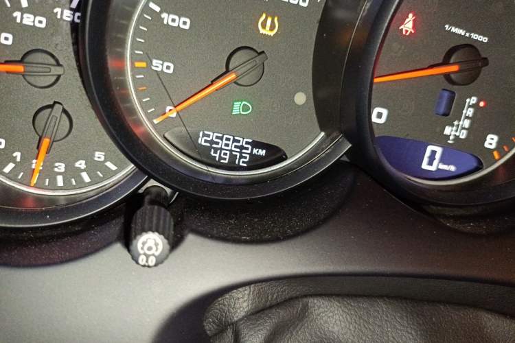 Used Porsche Cayenne 2016 Cayenne 3.0T Odometer Close Up