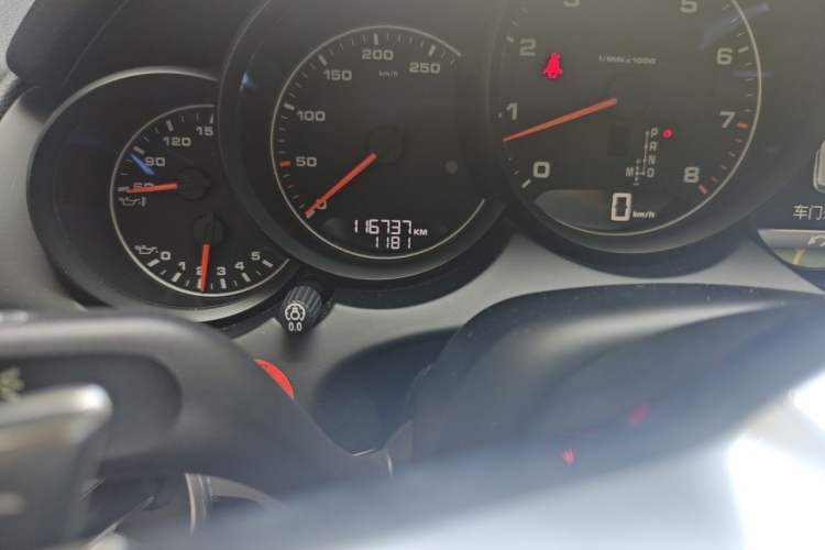 Used Porsche Cayenne 2016 Cayenne 3.0T Odometer Close Up