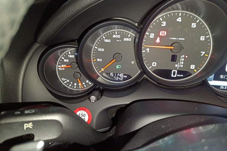 Used Porsche Cayenne 2016 Cayenne 3.0T Odometer Close Up