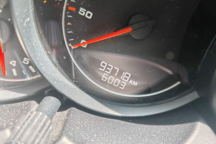 Used Porsche Cayenne 2016 Cayenne 3.0T Odometer Close Up