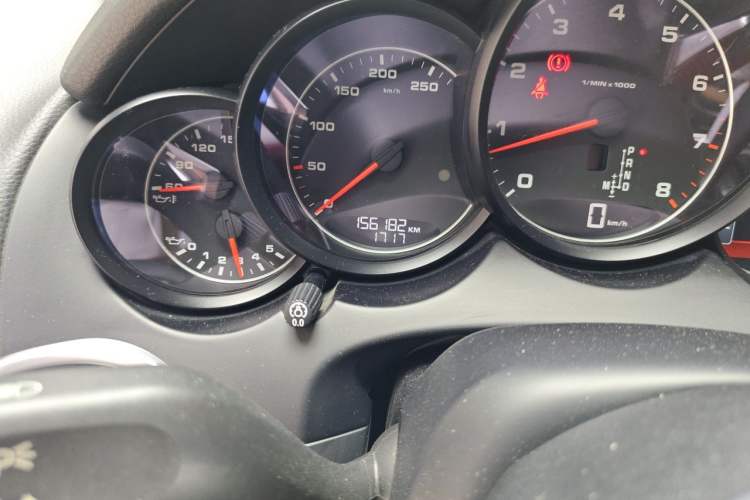 Used Porsche Cayenne 2016 Cayenne 3.0T Odometer Close Up