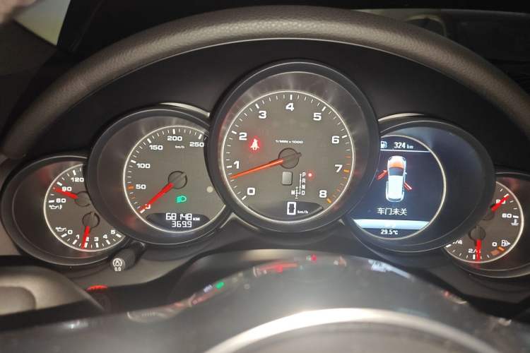 Used Porsche Cayenne 2016 Cayenne 3.0T Odometer Close Up
