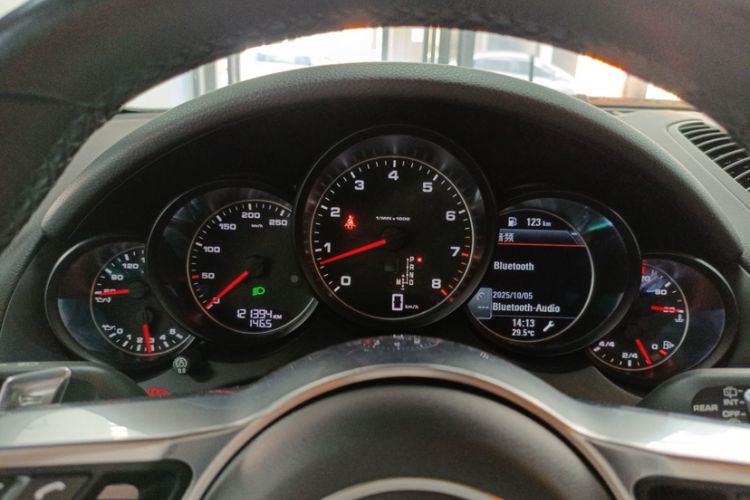 Used Porsche Cayenne 2016 Cayenne 3.0T Odometer Close Up