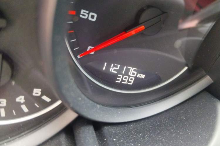 Used Porsche Cayenne 2016 Cayenne 3.0T Odometer Close Up