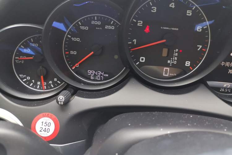 Used Porsche Cayenne 2016 Cayenne 3.0T Odometer Close Up