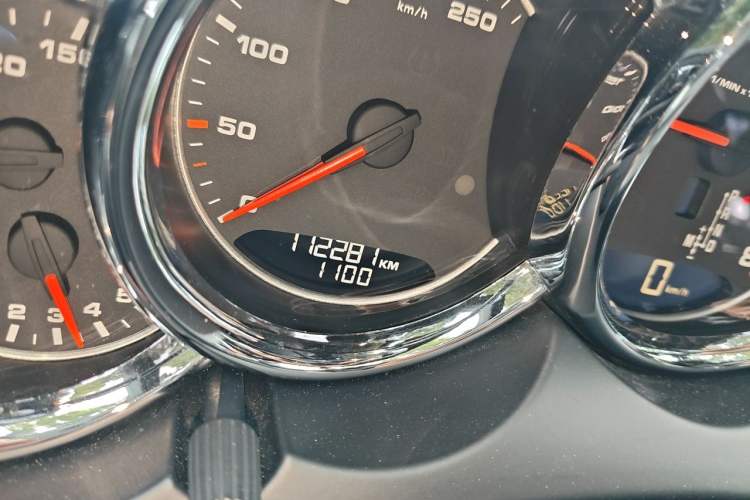 Used Porsche Cayenne 2016 Cayenne 3.0T Odometer Close Up