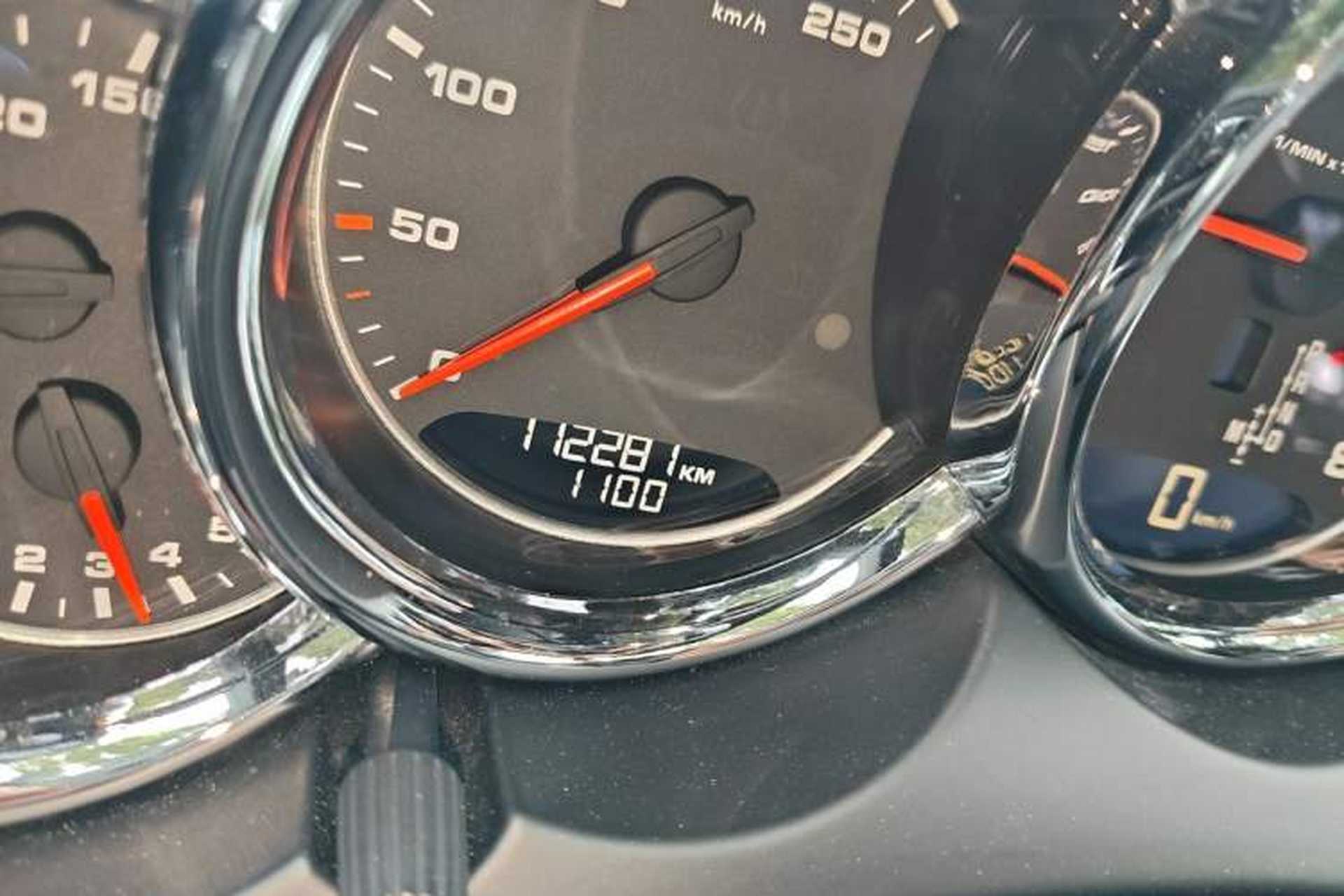 Used Porsche Cayenne 2016 Cayenne 3.0T Odometer Close Up