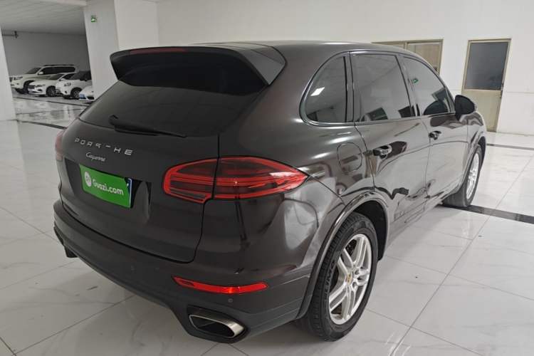 Used Porsche Cayenne 2016 Cayenne Platinum Edition 3.0T Rear Right 45 Deg