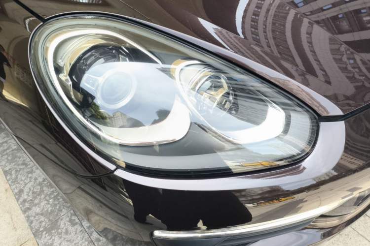Used Porsche Cayenne 2016 Cayenne Platinum Edition 3.0T Right Front Headlight