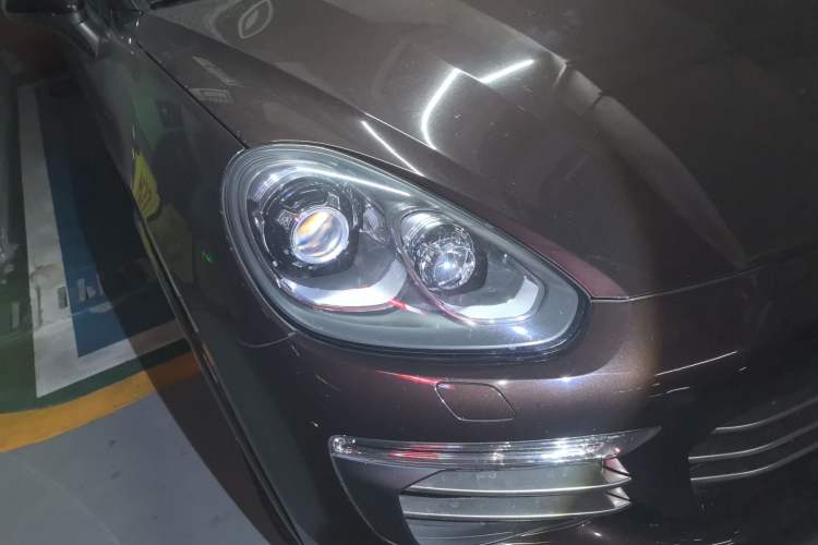 Used Porsche Cayenne 2016 Cayenne Platinum Edition 3.0T Right Front Headlight