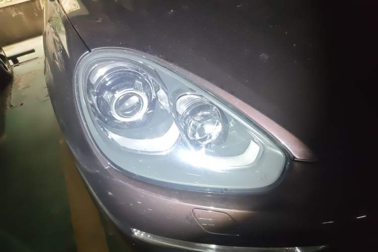 Used Porsche Cayenne 2016 Cayenne Platinum Edition 3.0T Right Front Headlight