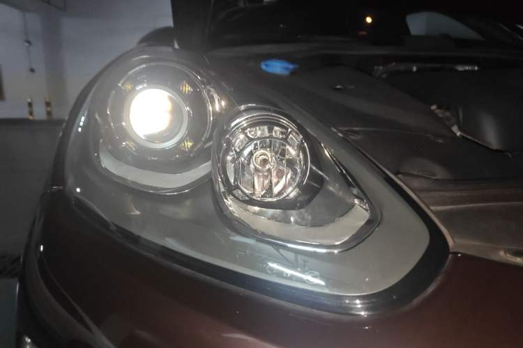 Used Porsche Cayenne 2016 Cayenne 3.0T Right Front Headlight