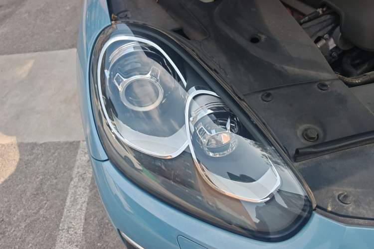 Used Porsche Cayenne 2016 Cayenne Platinum Edition 3.0T Right Front Headlight