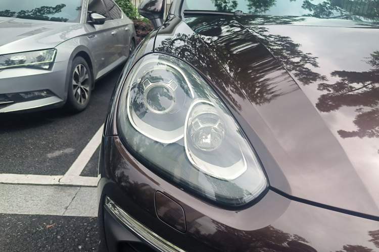 Used Porsche Cayenne 2016 Cayenne Platinum Edition 3.0T Right Front Headlight