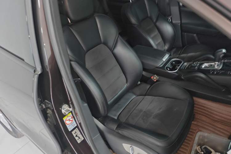 Used Porsche Cayenne 2016 Cayenne Platinum Edition 3.0T Right Front Seat