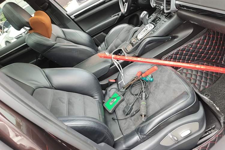 Used Porsche Cayenne 2016 Cayenne Platinum Edition 3.0T Right Front Seat