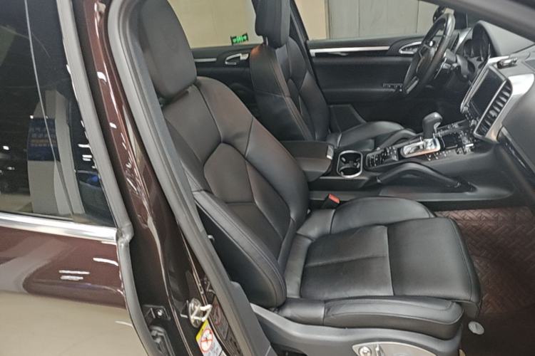 Used Porsche Cayenne 2016 Cayenne Platinum Edition 3.0T Right Front Seat