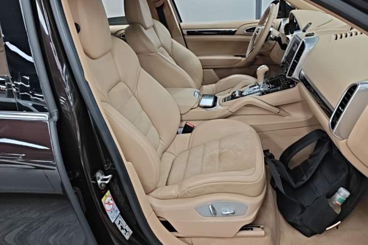 Used Porsche Cayenne 2016 Cayenne Platinum Edition 3.0T Right Front Seat