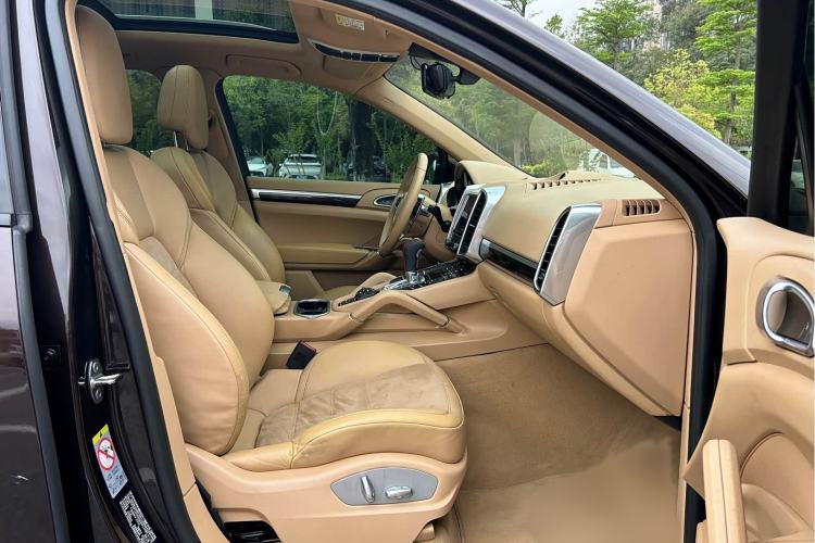 Used Porsche Cayenne 2016 Cayenne Platinum Edition 3.0T Right Front Seat