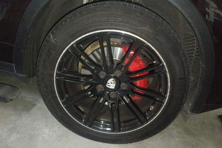 Used Porsche Cayenne 2016 Cayenne 3.0T Right Front Wheel Hub