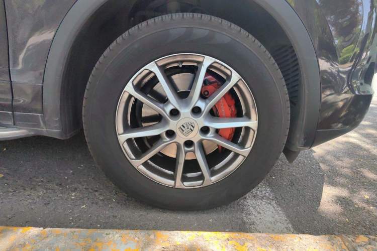 Used Porsche Cayenne 2016 Cayenne 3.0T Right Front Wheel Hub