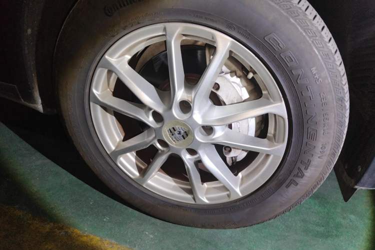 Used Porsche Cayenne 2016 Cayenne 3.0T Right Front Wheel Hub