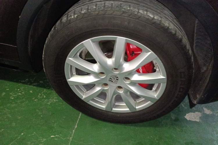 Used Porsche Cayenne 2016 Cayenne 3.0T Right Front Wheel Hub