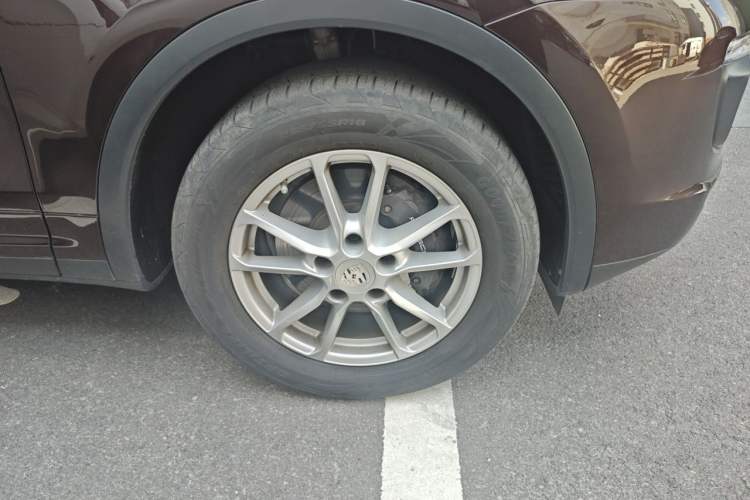 Used Porsche Cayenne 2016 Cayenne 3.0T Right Front Wheel Hub