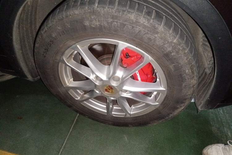 Used Porsche Cayenne 2016 Cayenne 3.0T Right Front Wheel Hub