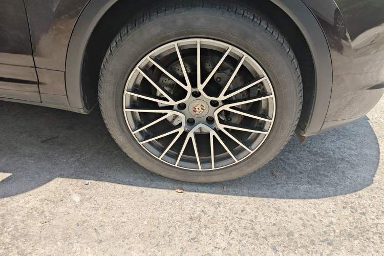 Used Porsche Cayenne 2016 Cayenne 3.0T Right Front Wheel Hub