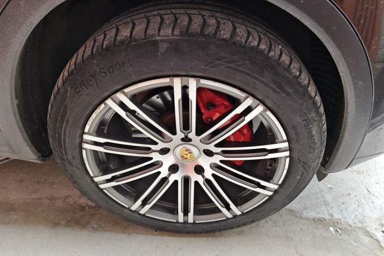 Used Porsche Cayenne 2016 Cayenne 3.0T Right Front Wheel Hub