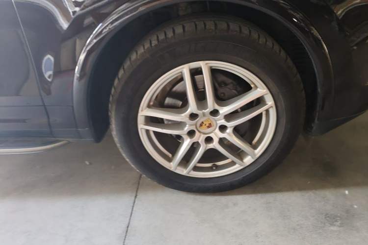 Used Porsche Cayenne 2016 3.0T parallel import Right Front Wheel Hub