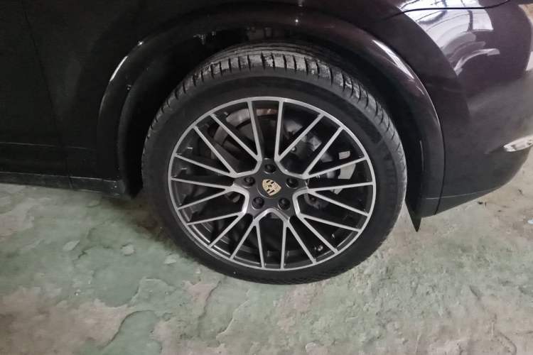 Used Porsche Cayenne 2016 Cayenne Platinum Edition 3.0T Right Front Wheel Hub