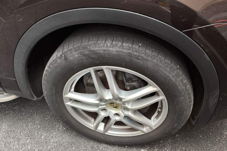 Used Porsche Cayenne 2016 Cayenne 3.0T Right Front Wheel Hub