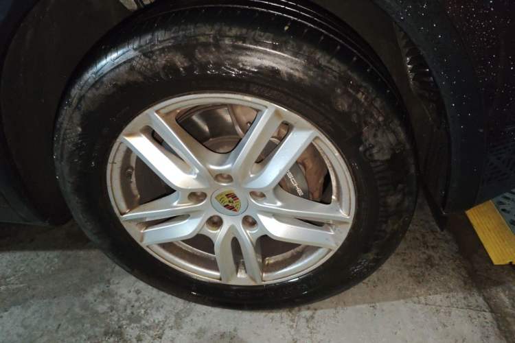Used Porsche Cayenne 2016 Cayenne 3.0T Right Front Wheel Hub