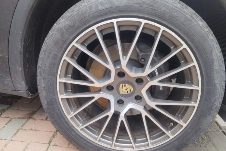 Used Porsche Cayenne 2016 Cayenne 3.0T Right Front Wheel Hub