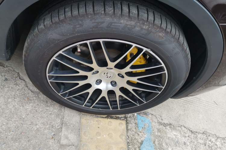 Used Porsche Cayenne 2016 Cayenne 3.0T Right Front Wheel Hub