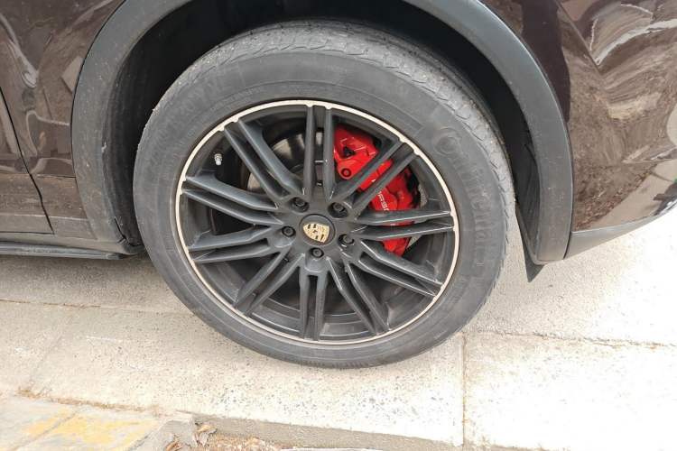 Used Porsche Cayenne 2016 Cayenne 3.0T Right Front Wheel Hub