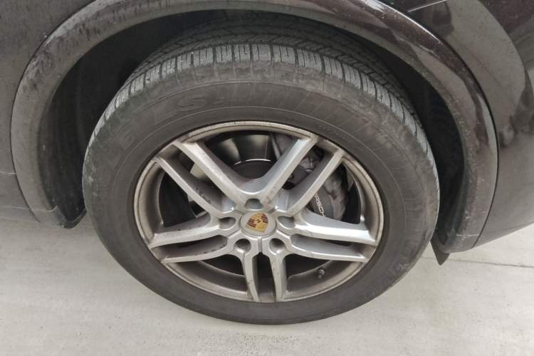 Used Porsche Cayenne 2016 Cayenne Platinum Edition 3.0T Right Front Wheel Hub