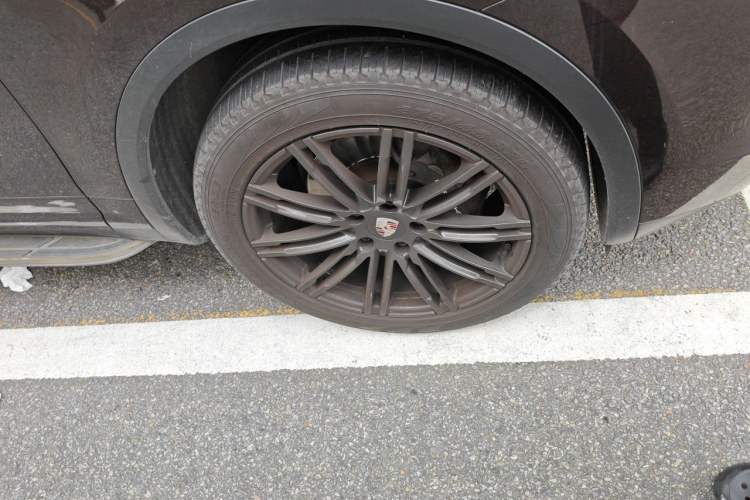 Used Porsche Cayenne 2016 Cayenne 3.0T Right Front Wheel Hub