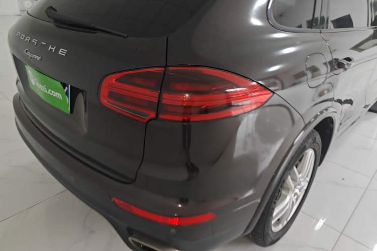 Used Porsche Cayenne 2016 Cayenne Platinum Edition 3.0T Right Rear Taillight