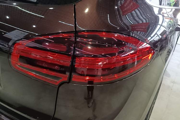 Used Porsche Cayenne 2016 Cayenne 3.0T Right Rear Taillight