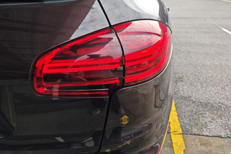 Used Porsche Cayenne 2016 Cayenne 3.0T Right Rear Taillight