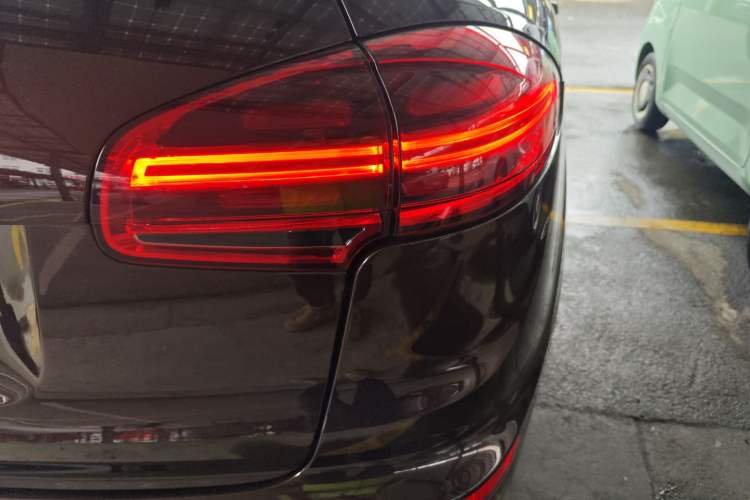 Used Porsche Cayenne 2016 Cayenne 3.0T Right Rear Taillight