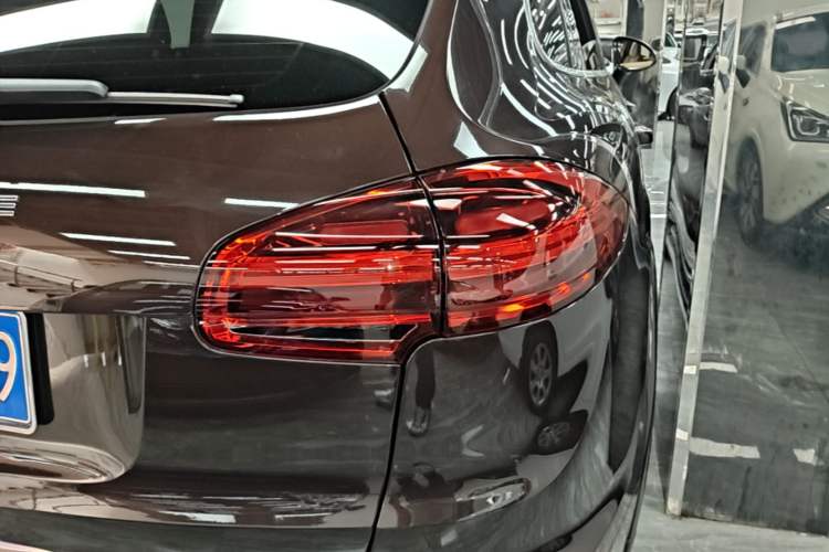 Used Porsche Cayenne 2016 Cayenne Platinum Edition 3.0T Right Rear Taillight