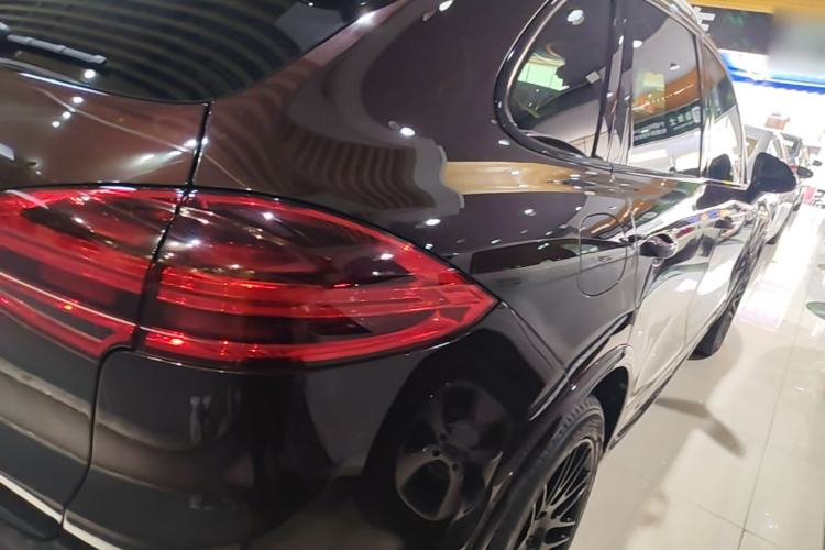 Used Porsche Cayenne 2016 Cayenne Platinum Edition 3.0T Right Rear Taillight