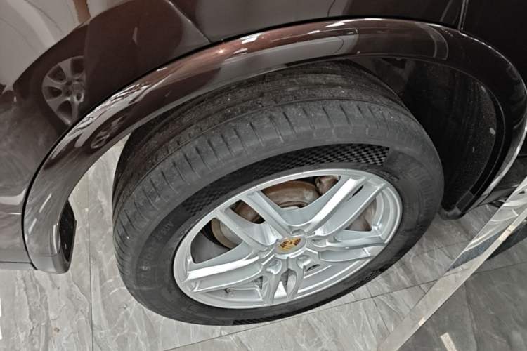 Used Porsche Cayenne 2016 Cayenne Platinum Edition 3.0T Right Rear Wheel Hub