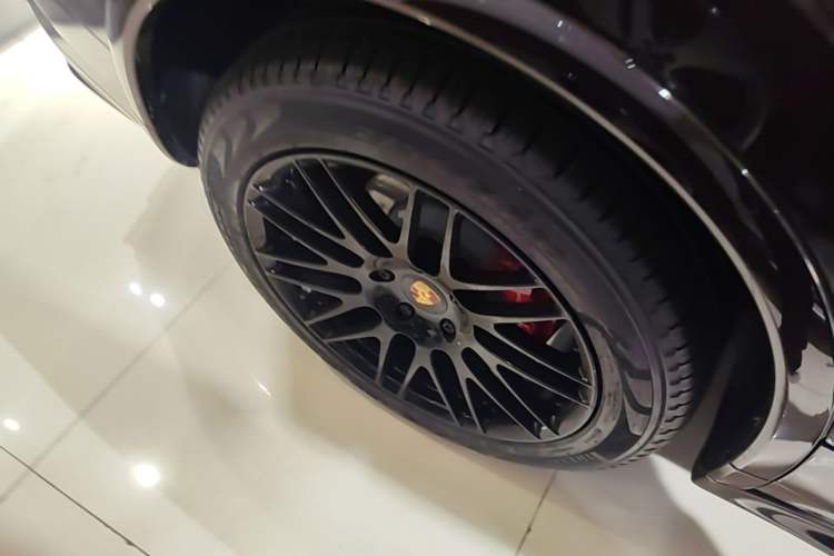 Used Porsche Cayenne 2016 Cayenne Platinum Edition 3.0T Right Rear Wheel Hub